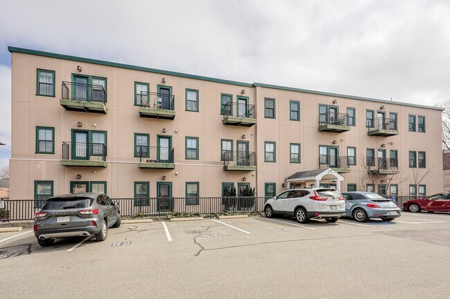 426 Mount Hope St, Unit 509 in North Attleboro, MA - Foto de edificio - Building Photo