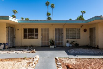 330 W Mariscal Rd in Palm Springs, CA - Building Photo - Building Photo