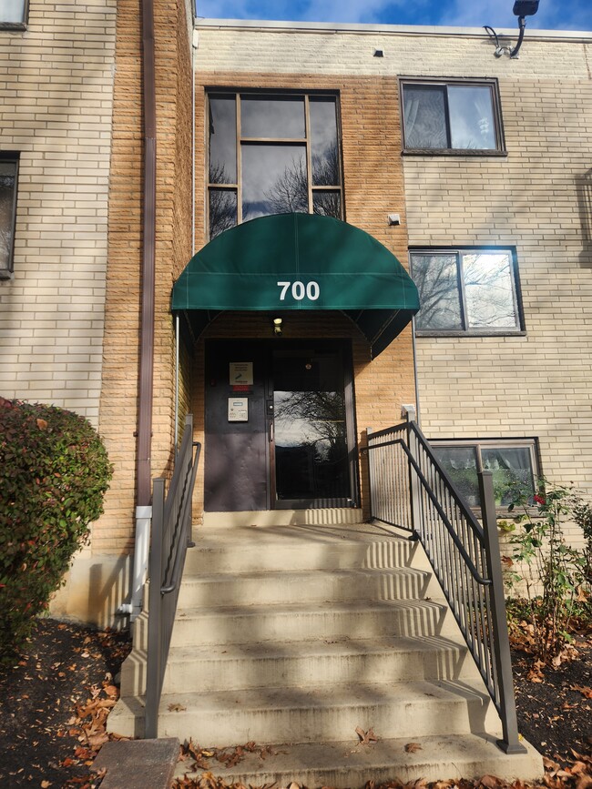 1575 W Street Rd, Unit #726 in Warminster, PA - Building Photo - Building Photo