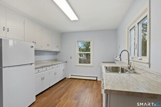 56 Beaver Brook Rd in Danbury, CT - Building Photo - Building Photo