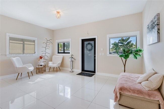 6470 SW 33rd St in Miami, FL - Building Photo - Building Photo