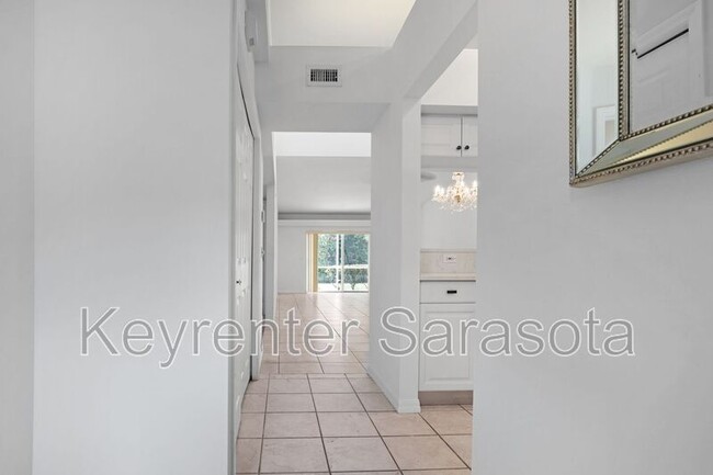 4561 Hidden View Pl in Sarasota, FL - Building Photo - Building Photo