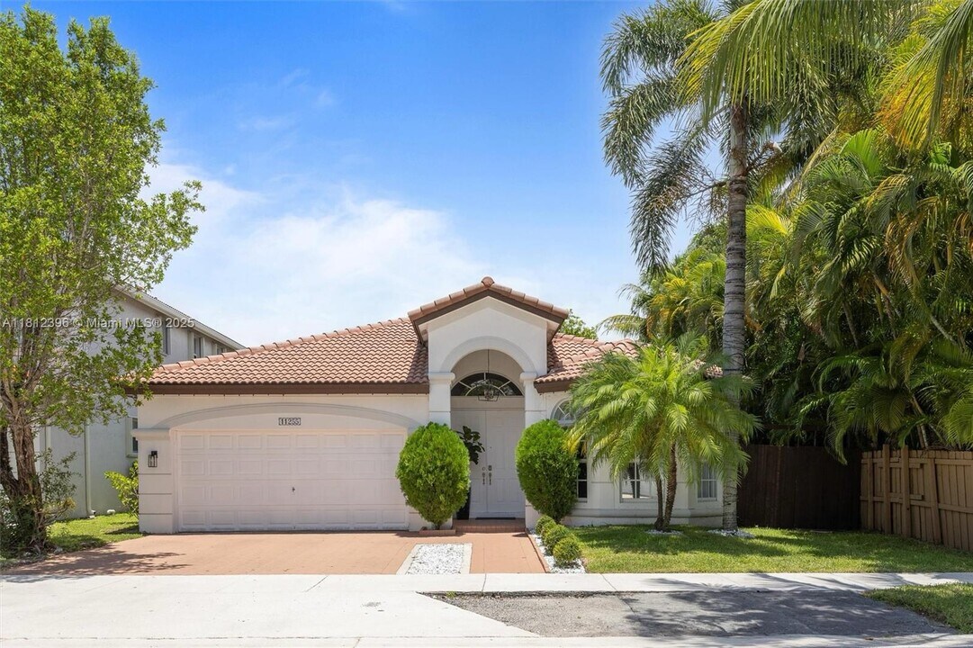 11255 NW 77th Ter in Doral, FL - Building Photo