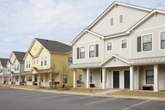 The Collective at Auburn in Auburn, AL - Foto de edificio - Building Photo