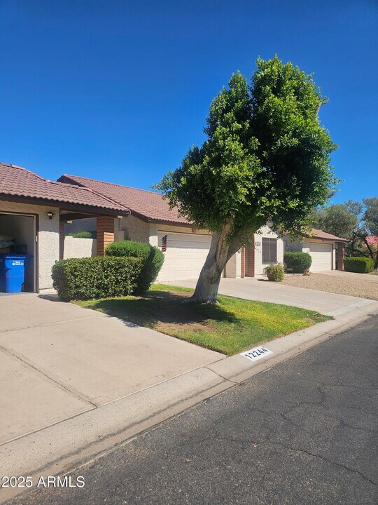 12244 S Chippewa Dr in Phoenix, AZ - Building Photo