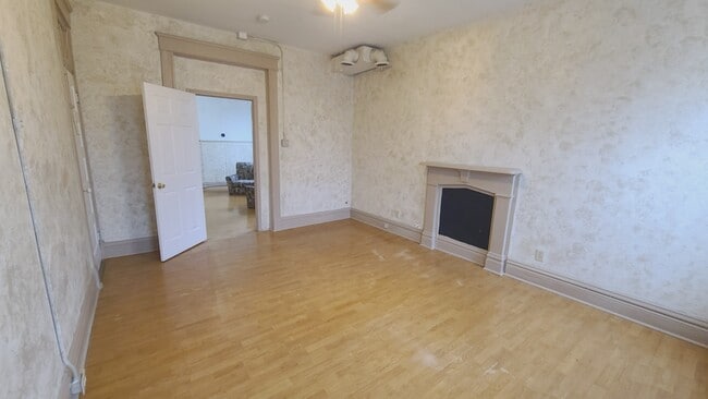 2015 Bryan Ave, Unit 2015 Bryan unit A up