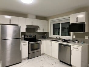 2445 Haversley Ave in Coquitlam, BC - Building Photo - Building Photo