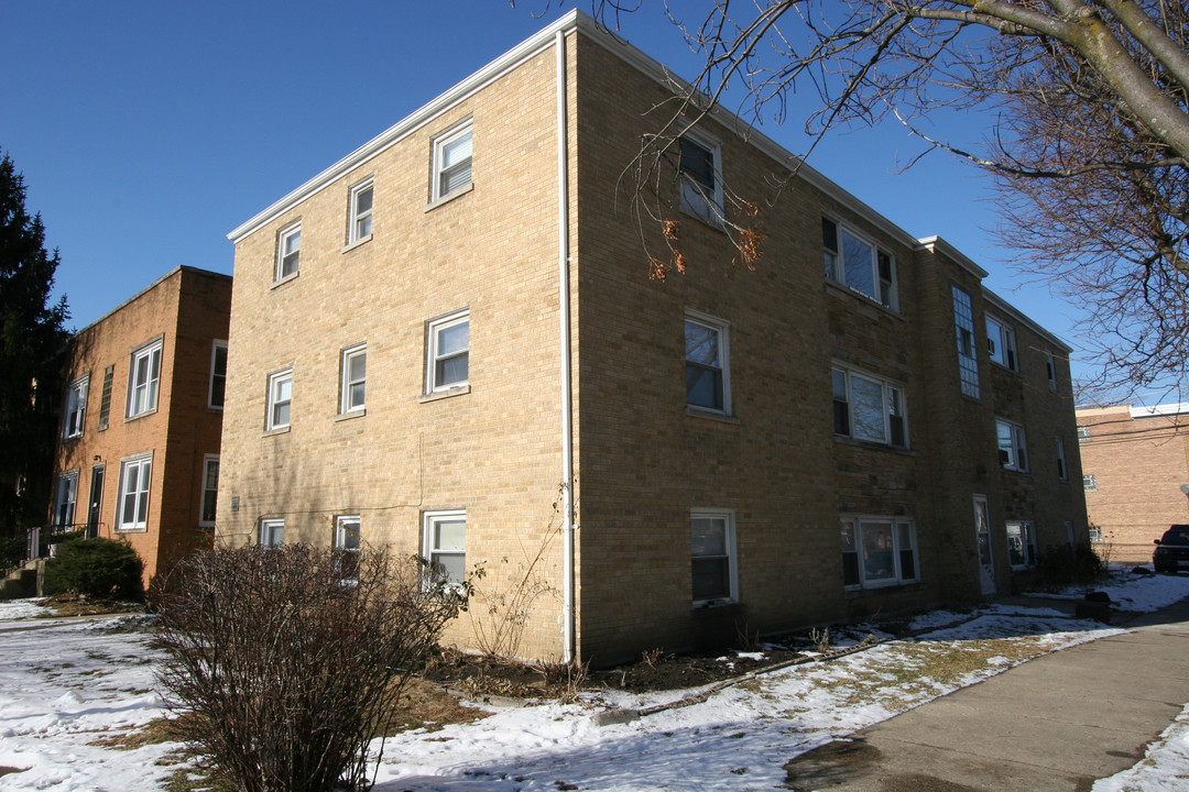 7904 Lamon Ave in Skokie, IL - Building Photo