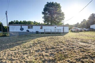 5626 Spainhour St in Climax, NC - Foto de edificio - Building Photo
