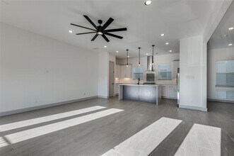 2609 La Altura Ln in Dallas, TX - Building Photo - Building Photo