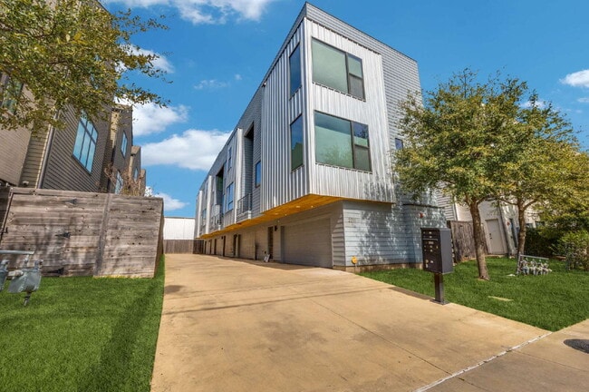 property at 2711 Kimsey Dr