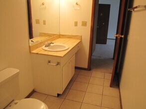 3 Williamsburg Ct, Unit #B in Pekin, IL - Building Photo - Building Photo