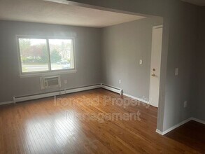 818-826 Pine St in Bristol, CT - Foto de edificio - Building Photo
