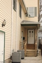 90 Myrtle St in Bloomfield, NJ - Building Photo - Building Photo