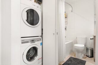 983 E Hastings St in Vancouver, BC - Building Photo - Building Photo