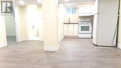 9884 Bayview Ave in Richmond Hill, ON - Building Photo - Building Photo