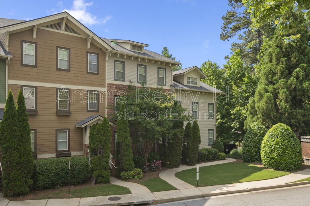 2110 Gorman Grove in Atlanta, GA - Building Photo