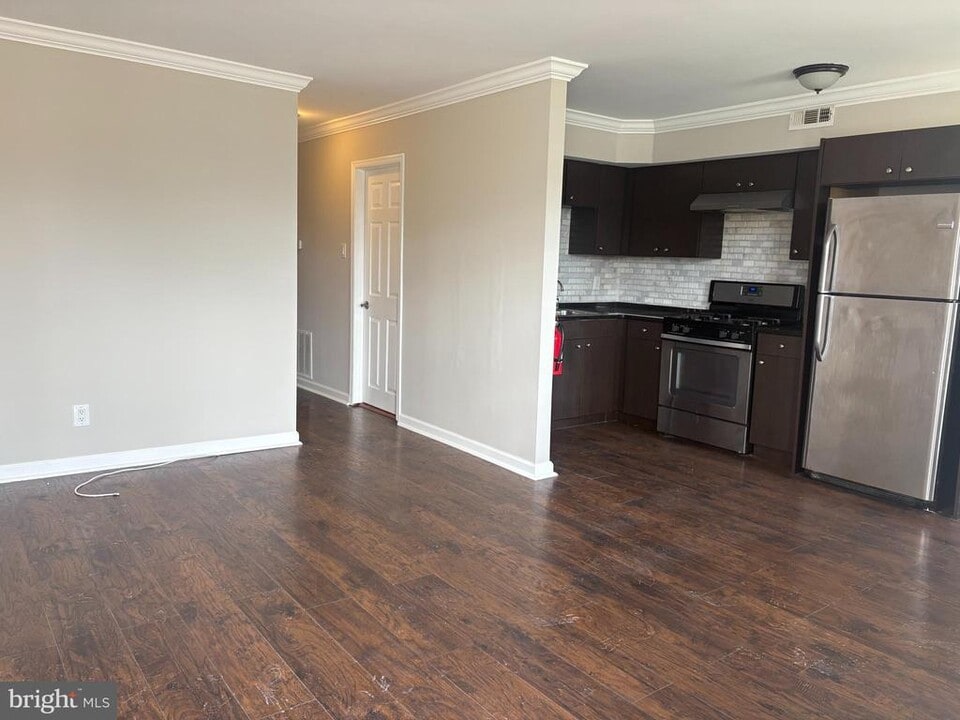 517 Tatum St in Woodbury, NJ - Building Photo