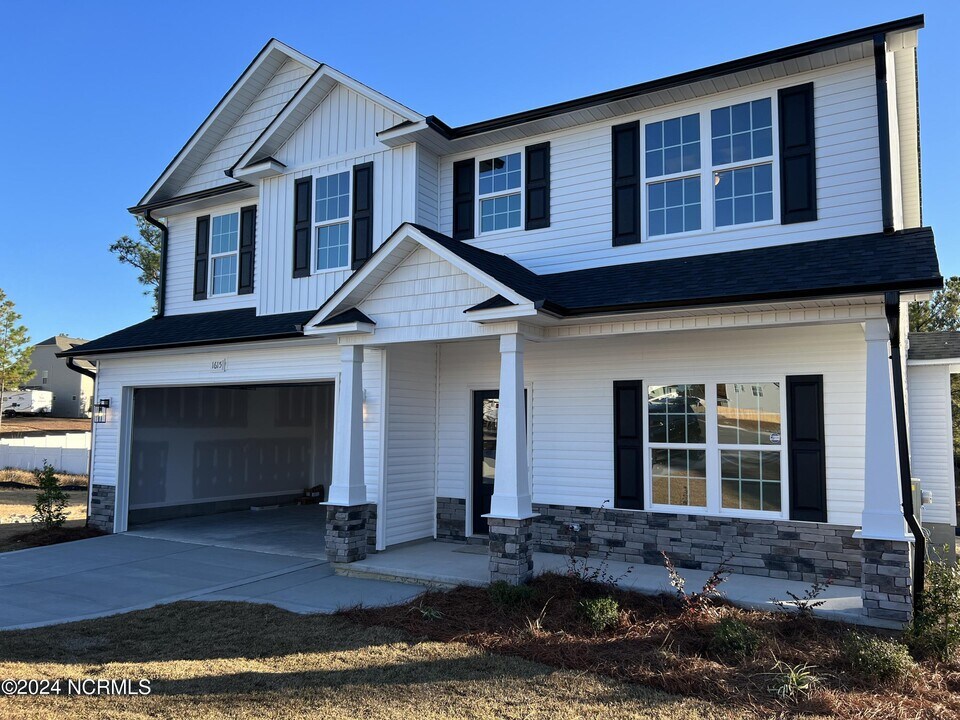 1615 Redbud Ct in Aberdeen, NC - Building Photo