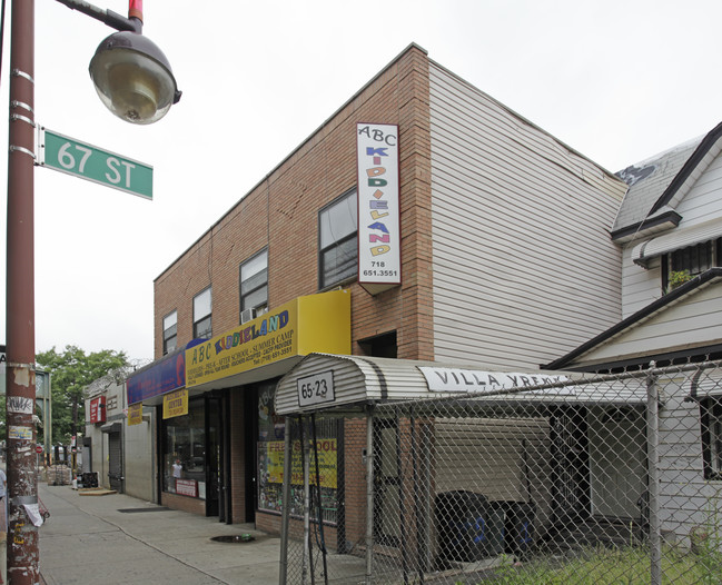 65-21 Roosevelt Ave in Flushing, NY - Building Photo - Building Photo