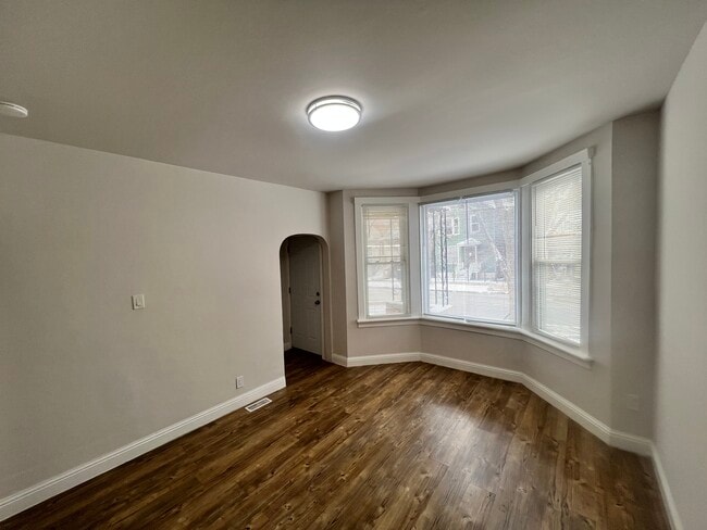 8208 S South Shore Dr, Unit 1F in Chicago, IL - Building Photo - Building Photo