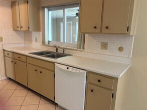 2060 Attache Ct in Clearwater, FL - Building Photo - Building Photo