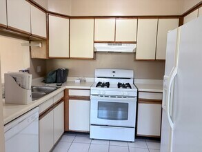 1428 W Sapphire Dr in Hoffman Estates, IL - Building Photo - Building Photo