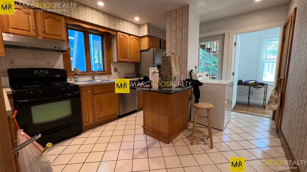 24 Chetwynd Rd in Somerville, MA - Building Photo