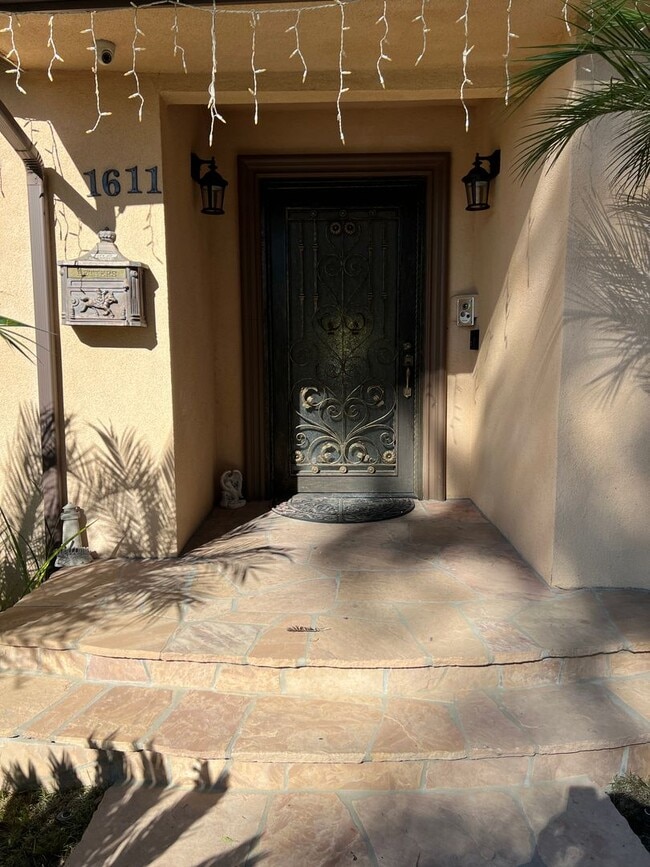 1611 Ridgeway Dr in Glendale, CA - Building Photo - Building Photo
