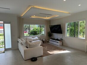 2109 SW 18th Ave in Fort Lauderdale, FL - Building Photo - Building Photo