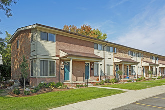 Arlington Townhomes & Apartments in Royal Oak, MI - Foto de edificio - Building Photo