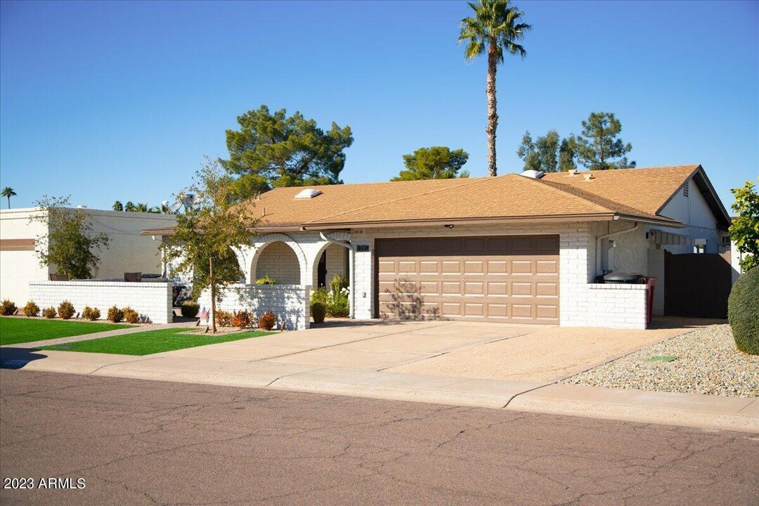 8604 E San Alfredo Dr in Scottsdale, AZ - Foto de edificio