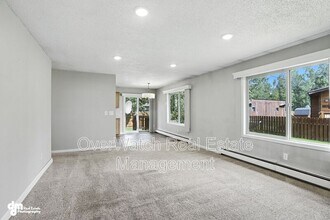8611 Augusta Cir in Anchorage, AK - Building Photo - Building Photo