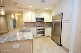 7147 E Rancho Vista Dr in Scottsdale, AZ - Building Photo - Building Photo