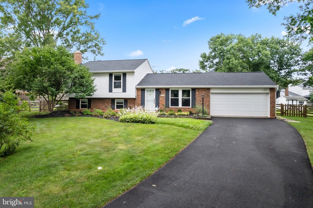 1314 Rock Chapel Rd in Herndon, VA - Building Photo