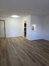 25735 Lorain Rd in North Olmsted, OH - Foto de edificio - Building Photo