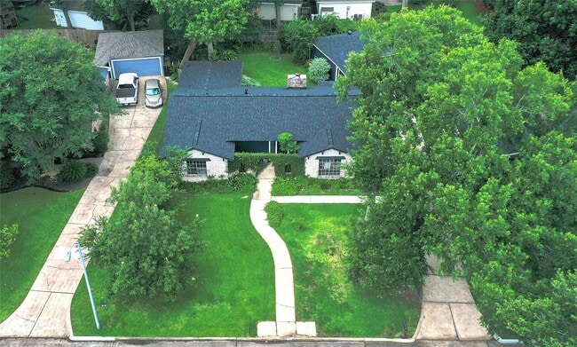 811 Devonport Ln in Seabrook, TX - Building Photo - Building Photo