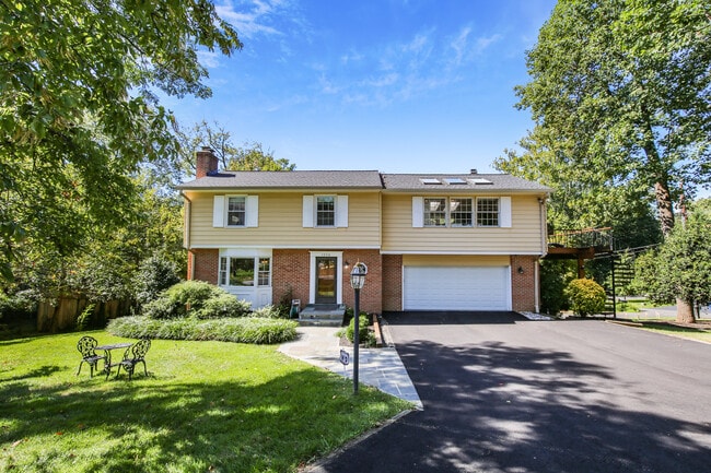 property at 1256 Beverly Rd