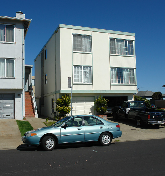 1096-1098 Southgate Ave in Daly City, CA - Building Photo