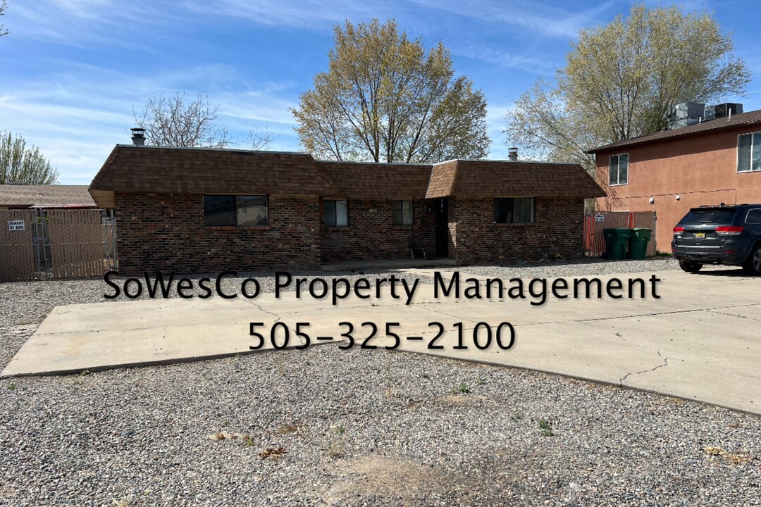 2903 La Habra St in Farmington, NM - Building Photo