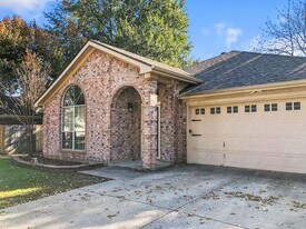 2706 Monthaven Dr in Arlington, TX - Building Photo