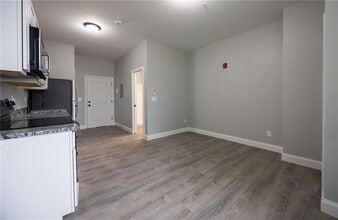 6899 Post Rd in North Kingstown, RI - Foto de edificio - Building Photo