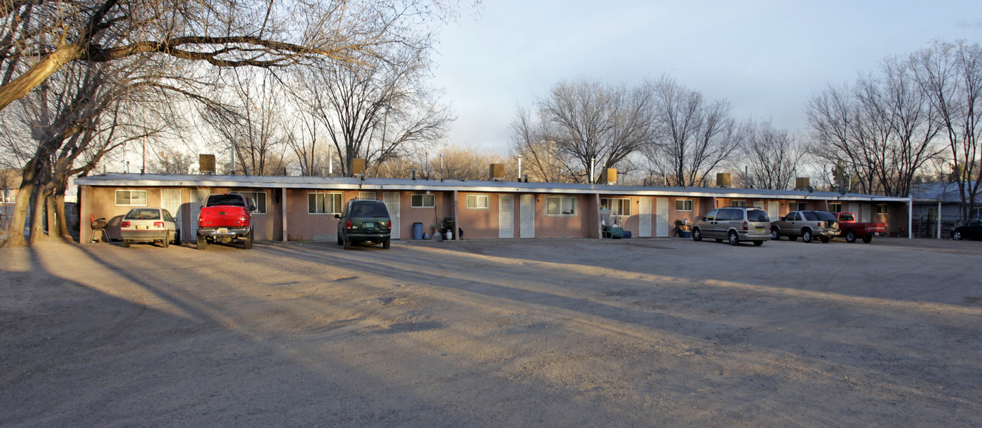 1112 Isleta Blvd SW in Albuquerque, NM - Building Photo