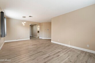 42130 N 44th Dr in Phoenix, AZ - Building Photo - Building Photo
