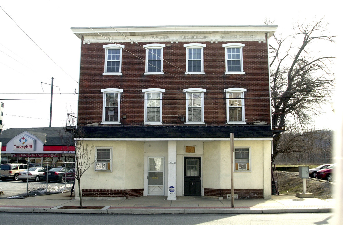 138 W Lancaster Ave in Downingtown, PA - Building Photo