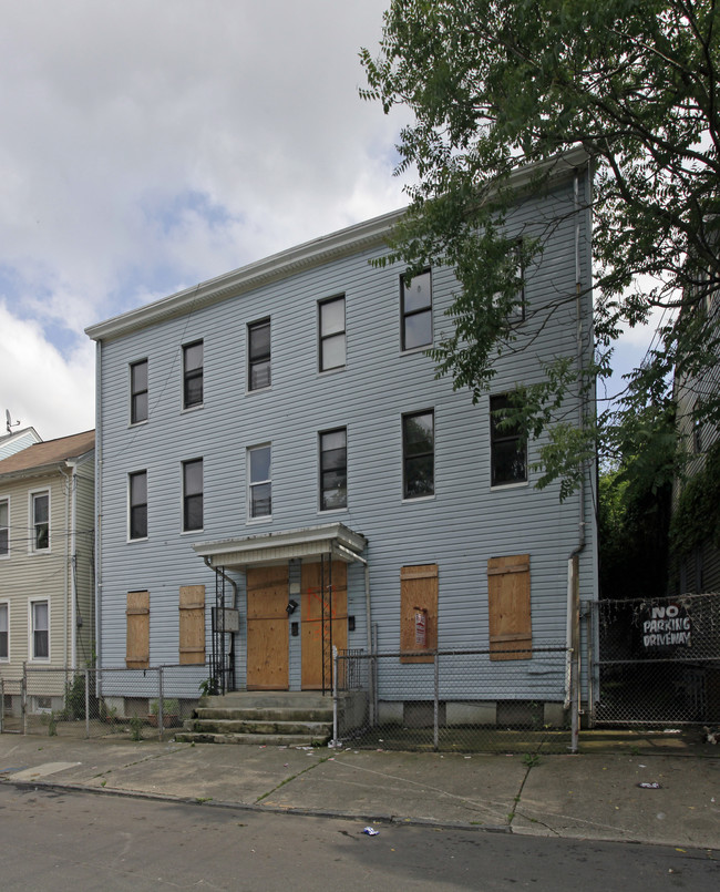 33-35 Hillman St in Paterson, NJ - Building Photo - Building Photo