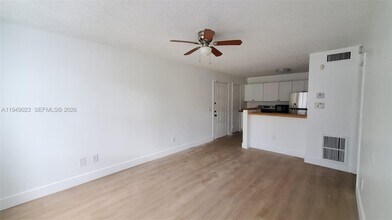 4581 W McNab Rd in Pompano Beach, FL - Foto de edificio - Building Photo