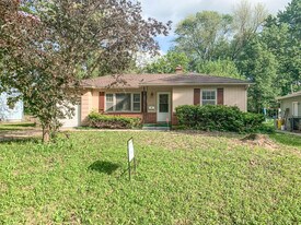 8907 E 73rd St in Raytown, MO - Building Photo