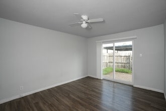 The Luke Apartments in McAllen, TX - Foto de edificio - Interior Photo