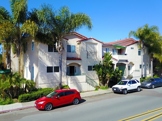 1050-1060 Scott St in San Diego, CA - Foto de edificio - Building Photo